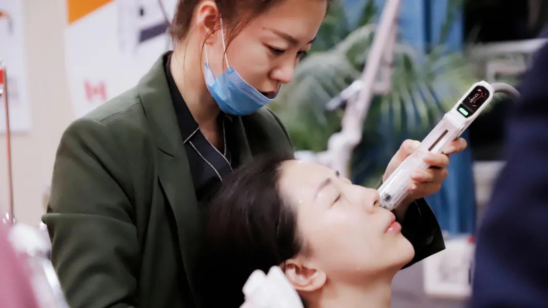 飛嘉第七屆內(nèi)部高端培訓(xùn)會(huì) 砥礪前行，綻放未來(lái)——聚焦美容儀器設(shè)備銷售新篇章